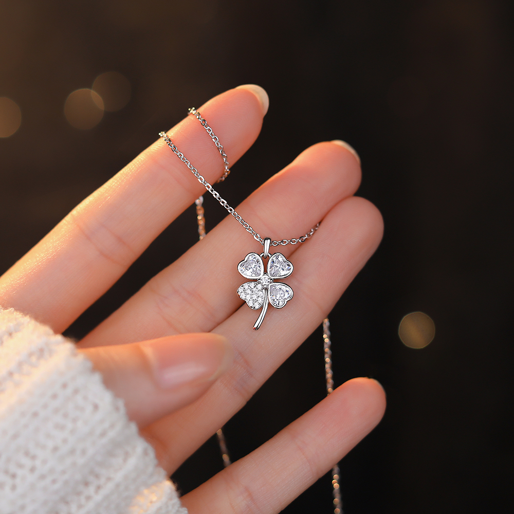 Clover Leaf Pendant Necklace